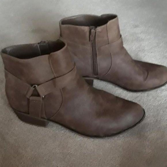 Kenneth Cole Reaction booties - 9 - Picture 2 of 2